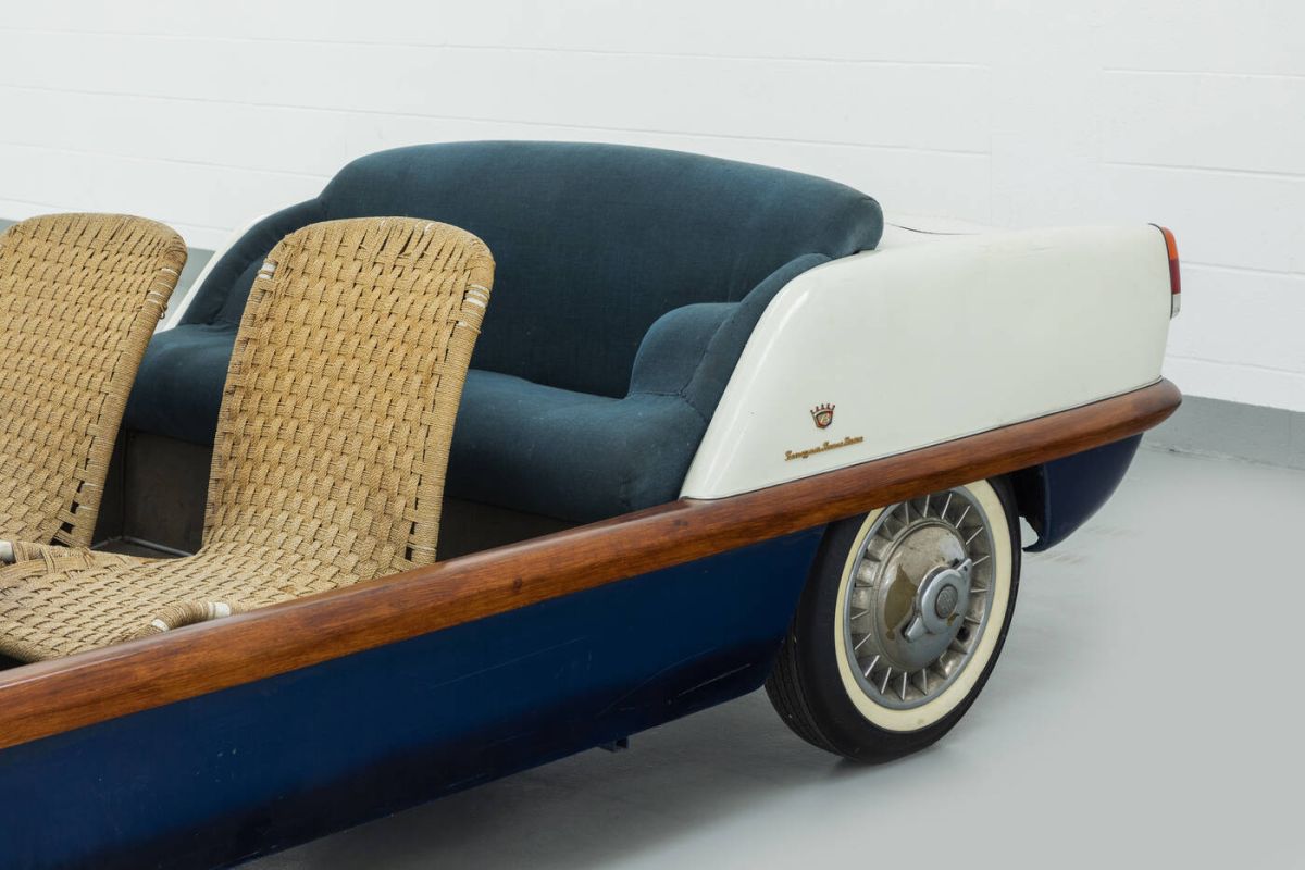 The Sant'Agostino auction house offers 30 exclusive cars including the legendary beach by Gianni Agnelli