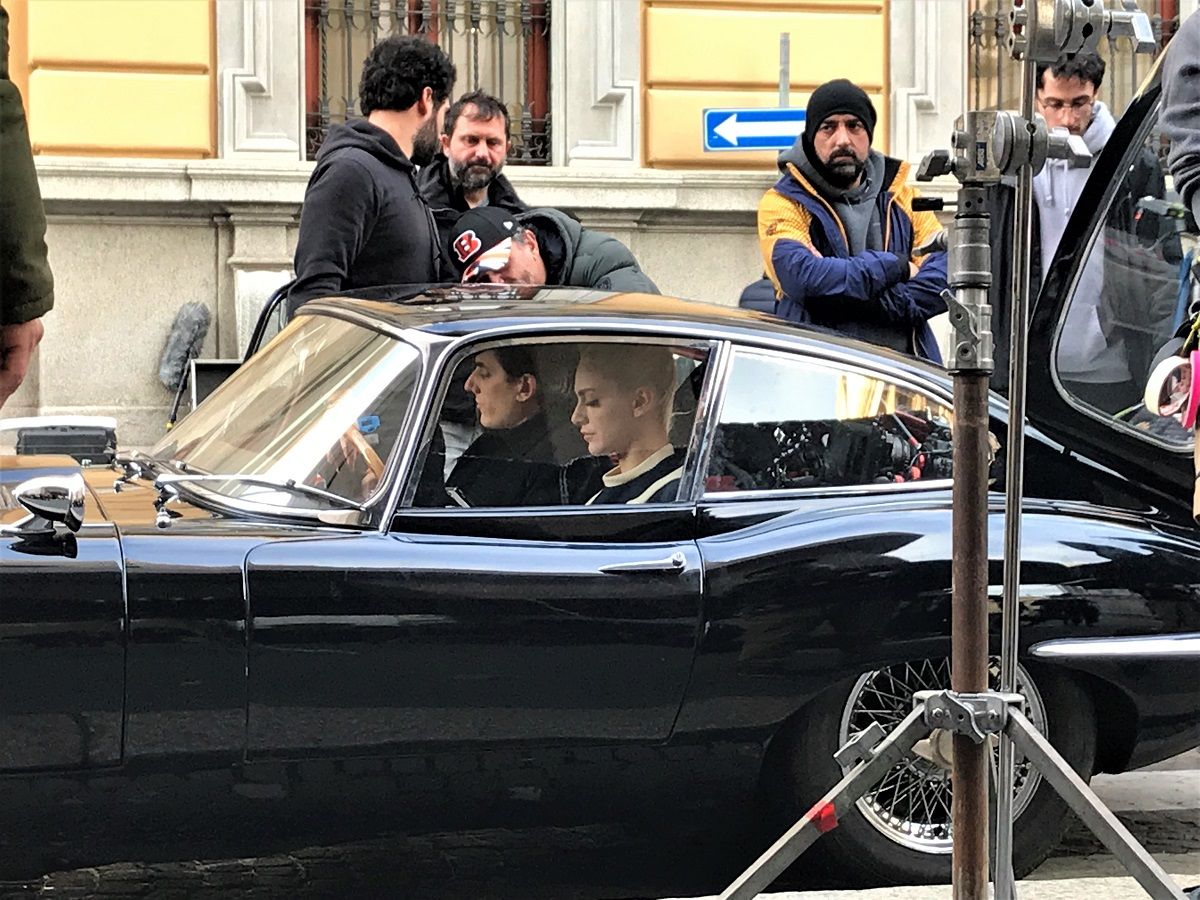 CIAK: A MILANO, ALL'OMBRA DELLA MADONNINA SIAMO ANDATI SUL SET DEL NUOVO FILM DI DIABOLIK, A BORDO DELLA JAGUAR E TYPE 