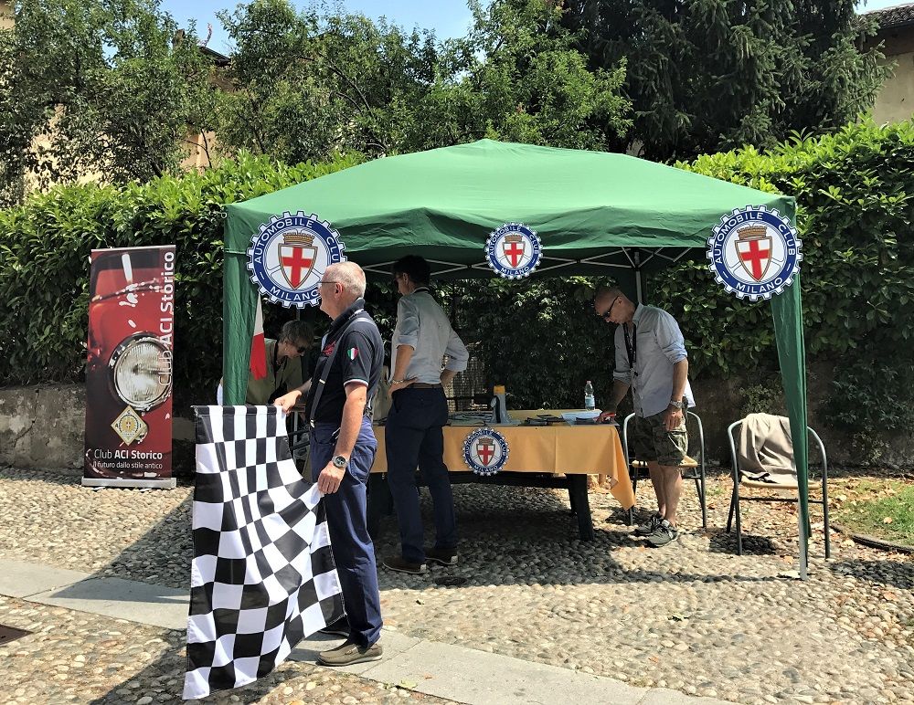 AUTO STORICHE A MORIMONDO: LA GIOIA DI CONDIVIDERE EMOZIONI IN UNO DEI LUOGHI PIÙ BELLI DELLA LOMBARDIA