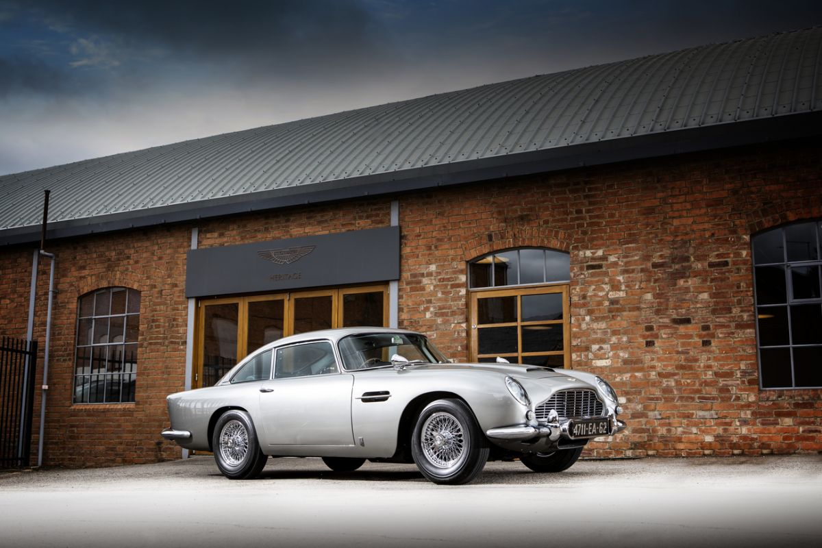 JAMES BOND'S ASTON MARTIN AT THE AUCTION, ESTIMATED BETWEEN 4 AND 6 MILLION DOLLARS