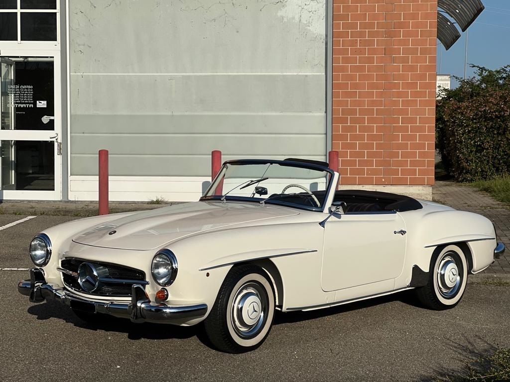 OldCar24 will exhibit a prestigious car that has already become legendary, the Mercedes Benz 190 SL, during Auto Moto d'Epoca Bologna 2023