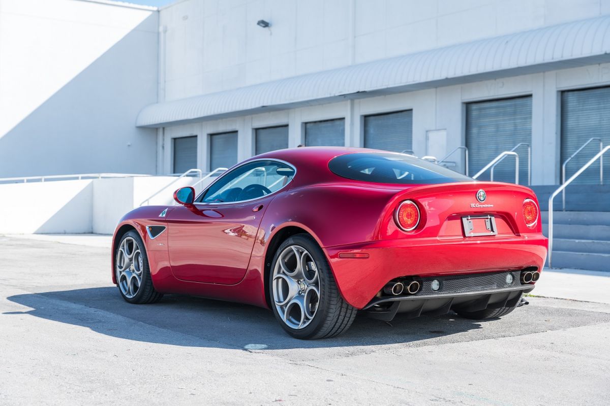Alfa Romeo 8C Competizione: la classica del futuro