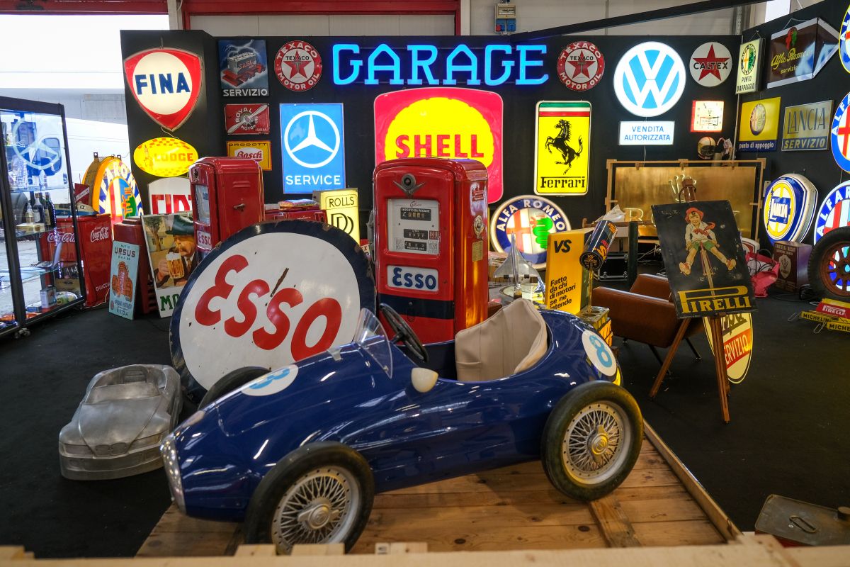 VINTAGE CARS AND MOTORCYCLES IGNITE PASSION: FROM THE FIRST INTERNAL COMBUSTION ENGINE TO THE LATEST WORLD CHAMPION FERRARI