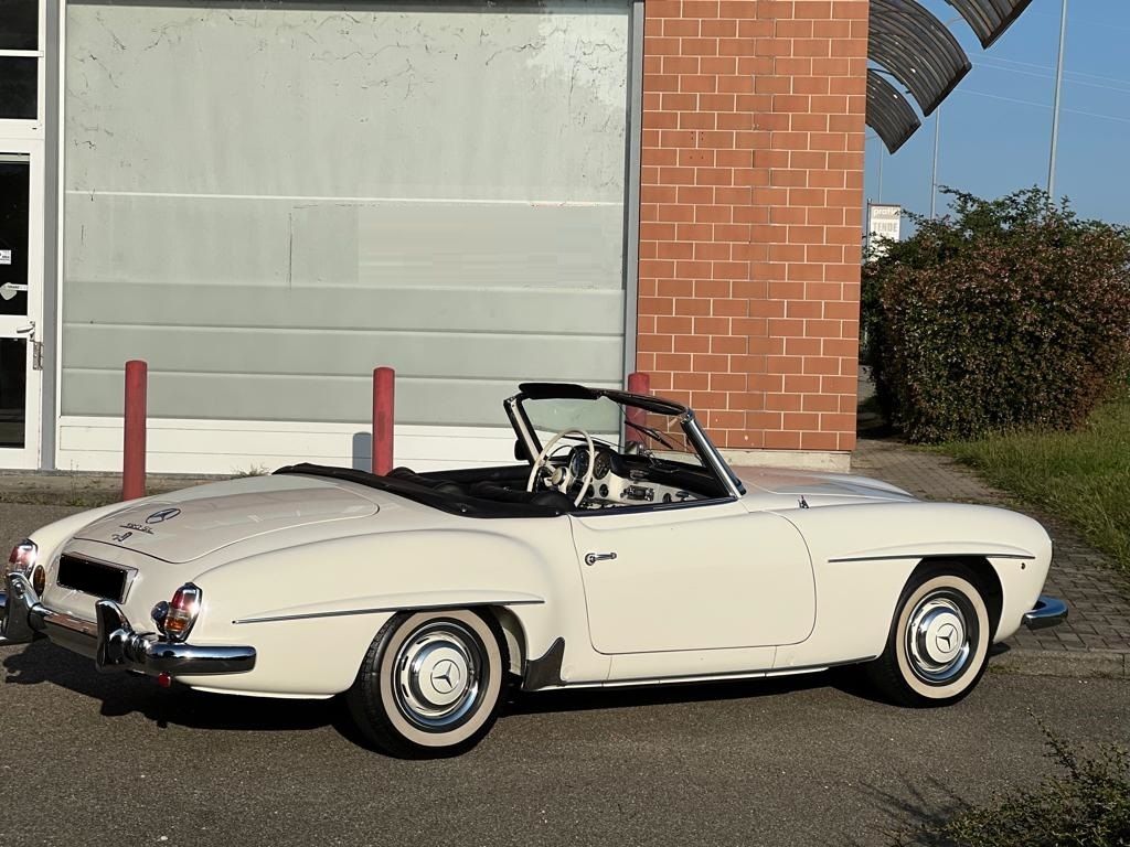 OldCar24 will exhibit a prestigious car that has already become legendary, the Mercedes Benz 190 SL, during Auto Moto d'Epoca Bologna 2023