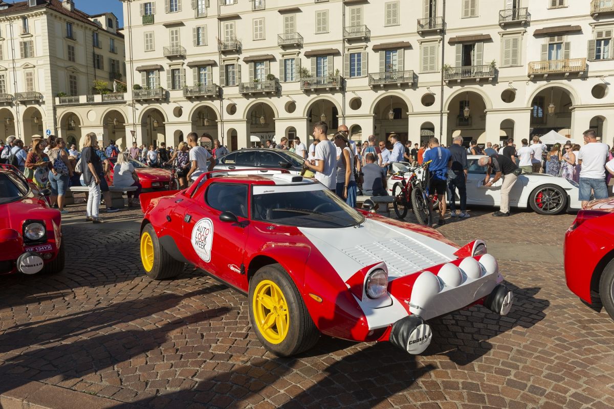 THE 1st AUTOLOOK WEEK CLOSES WITH A TRIUMPH OF PARTICIPANTS, A CROWD IN SAN CARLO SQUARE TAKES IN SUPERCAR PARADE